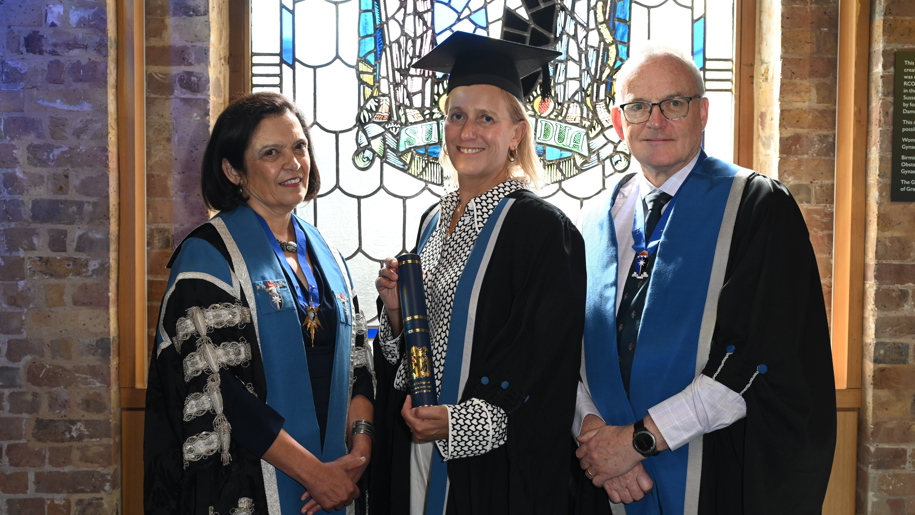 Dr Jo Fiquet receiving the award for  Royal United Hospital Bath (Overall winner-medium-sized hospitals)